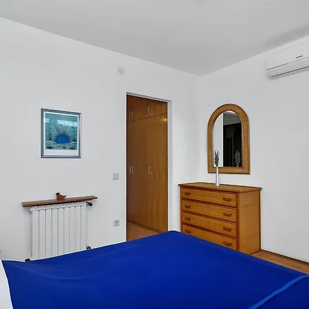 Konukevi Double Uvala Pokrivenik 2069f 3*